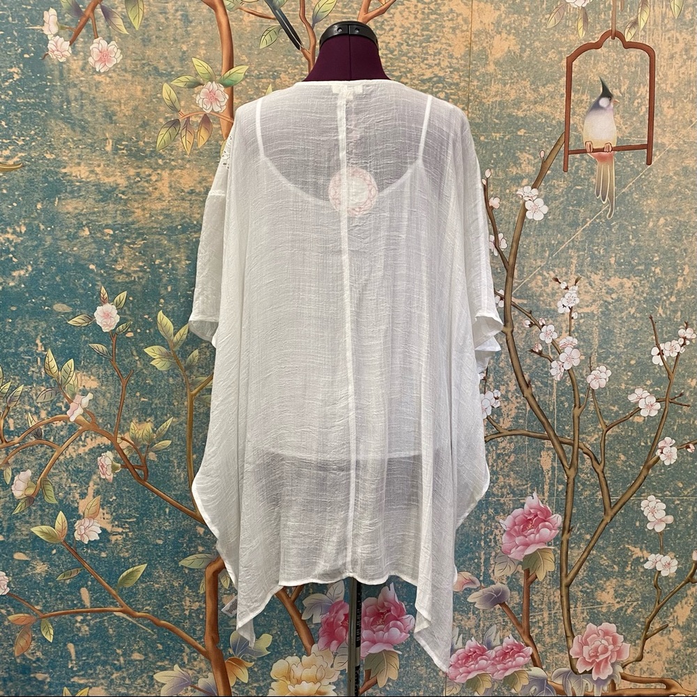 NWT Umgee White Poncho Blouse - Picture 5 of 9